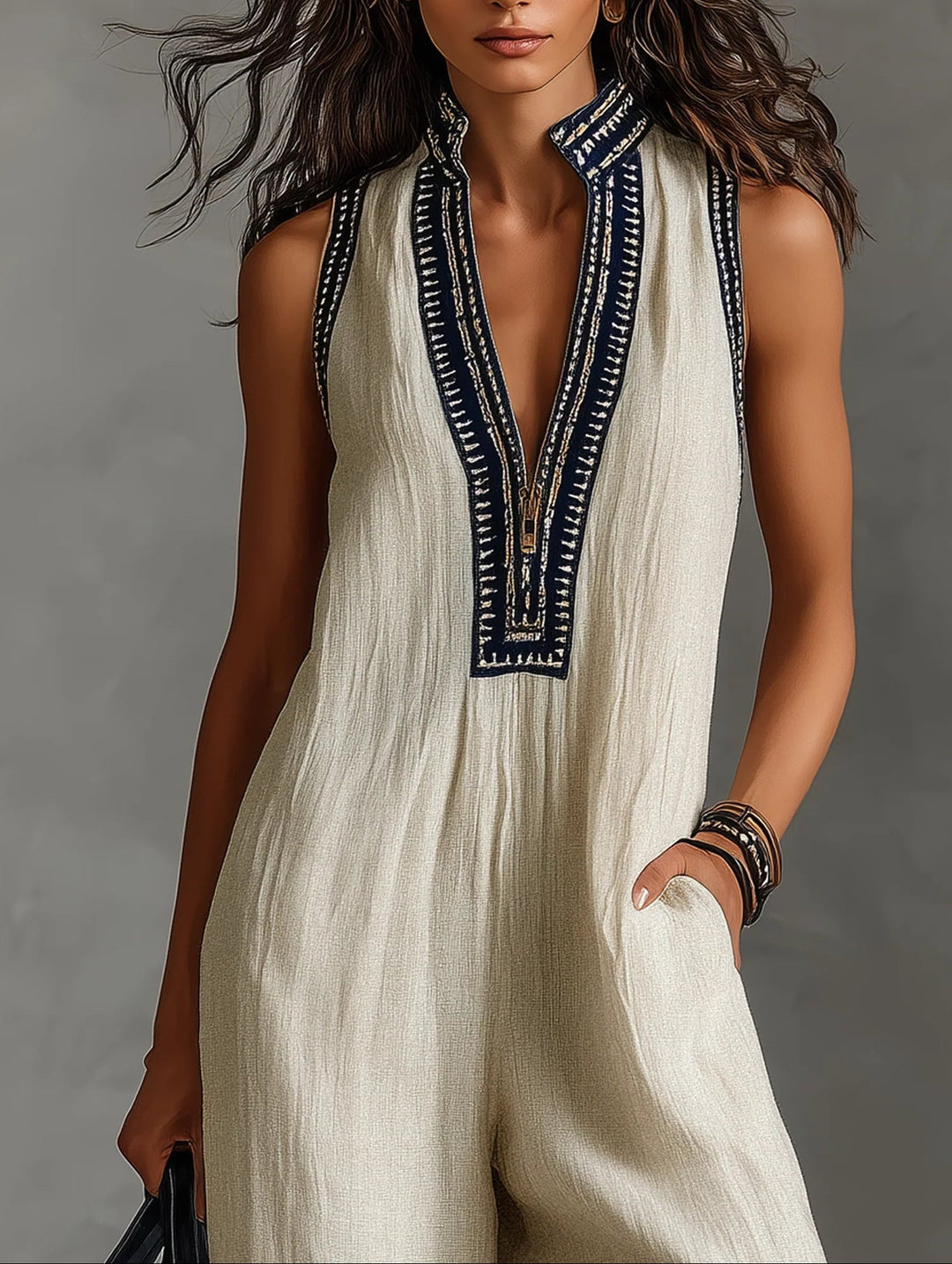 Jumpsuit senza maniche con zip e colletto minimalista