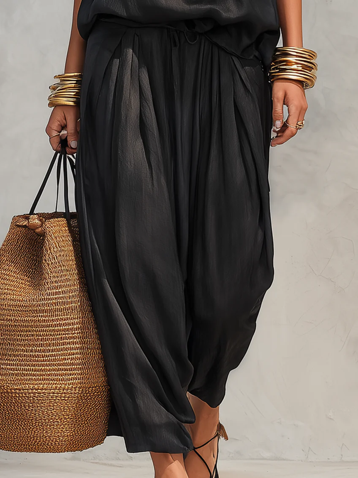 Set Top Senza Maniche con Collo Halter e Pantaloni Plissettati
