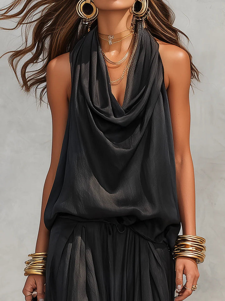Set Top a Collo Halter e Pantaloni Plissettati