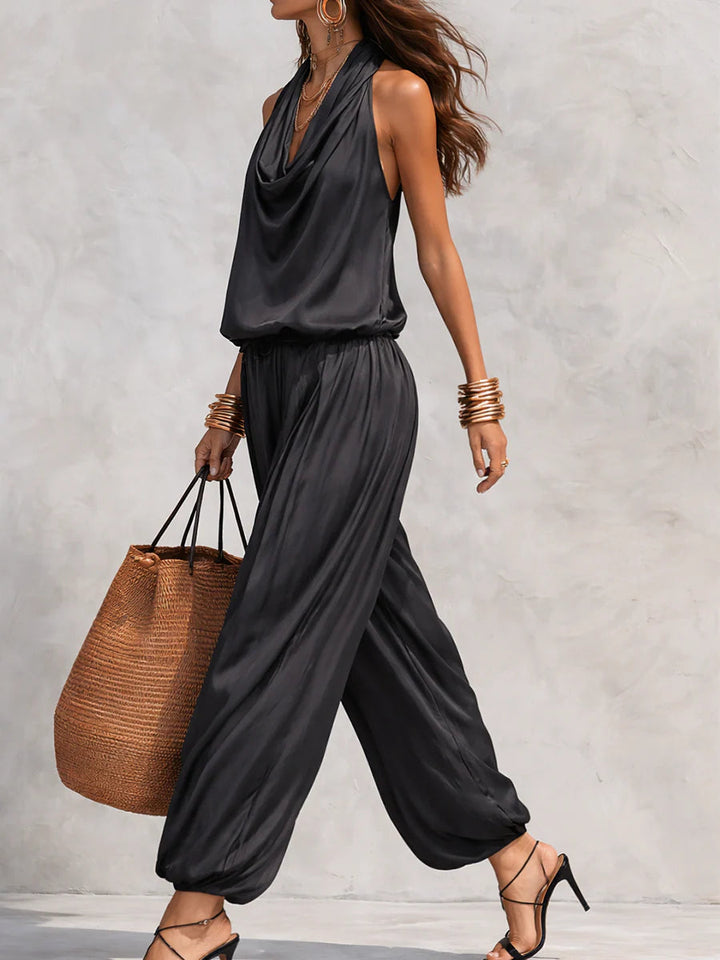 Set Top a Collo Halter e Pantaloni Plissettati